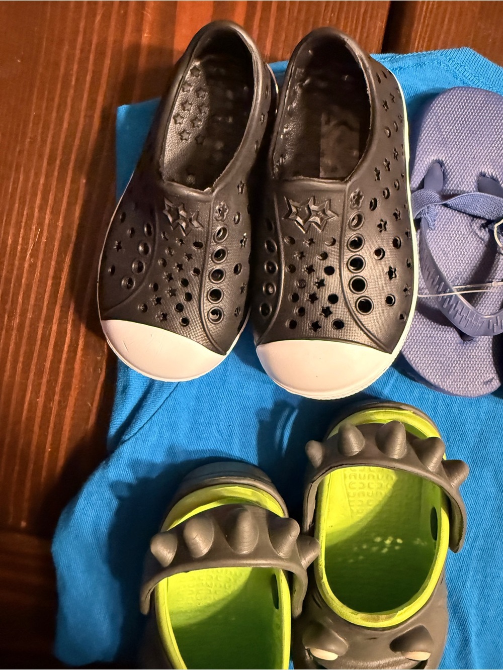 ✨bundle✨ Kids Monster Clog Sandals in Dark Gray and Lime